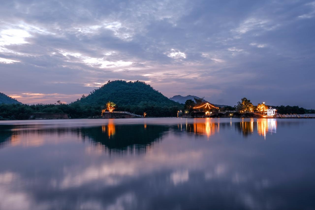 Готель Inlaya Ratchaburi Екстер'єр фото